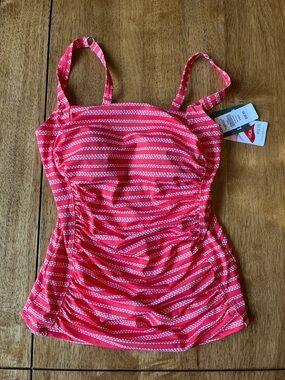 L.L.Bean women’s Coral/Red Striped Tankini Top with adjustable straps. Size 8